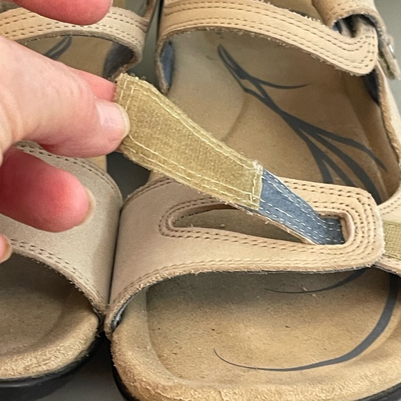 Abeo Crescent Stone Tan Leather Walking Sandal, Size 8 - Picture 2 of 11